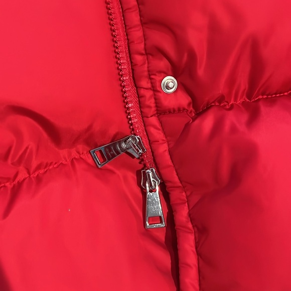 Moncler red puffer size M in excellent condition. Removable Blue fox fur trim - Picture 14 of 14